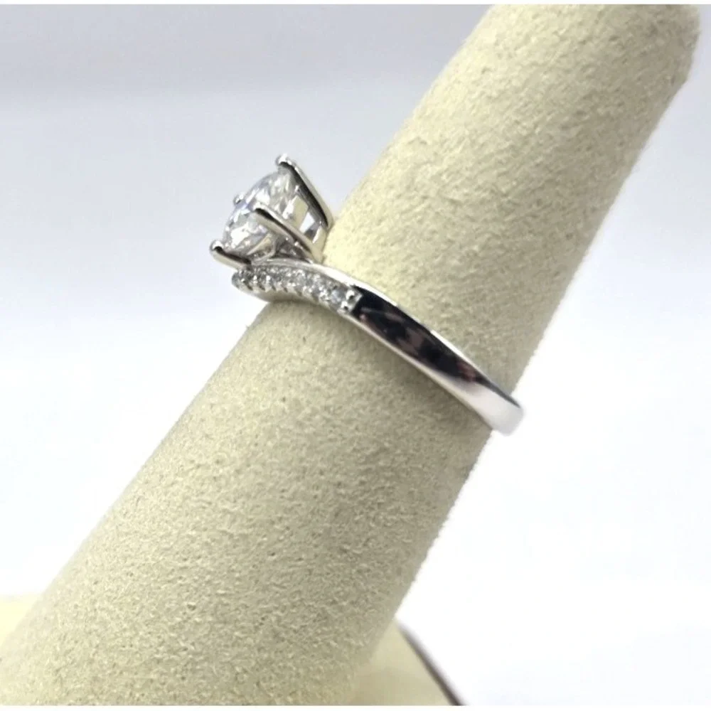 Moissanite V-shaped 1 CT Round Ring Size 6.5 Adjustable Sterling Silver 925 NWOT